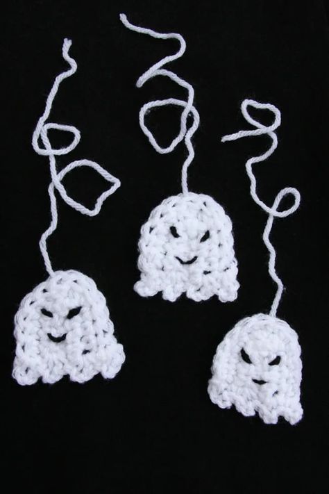 Ghost Applique by Pine Tree Crochet Kindness Crochet, Pine Tree Crochet, Wings Tutorial, Crochet Autumn, Crochet Ghost, Tree Crochet, Crochet Holiday, Crochet Applique Patterns Free, Star Crochet