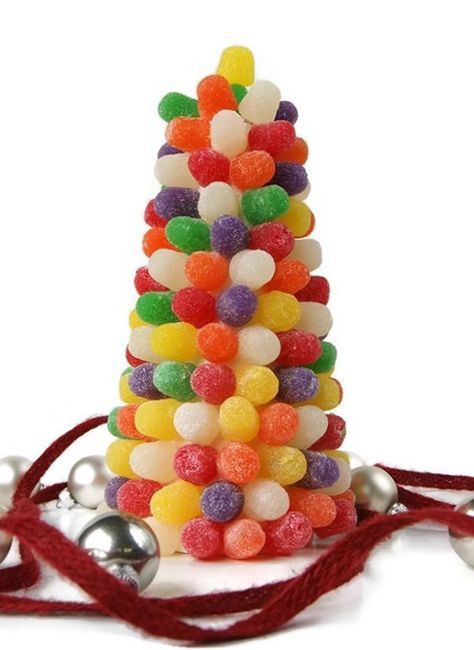 Holiday Spiced Gum Drop Tree Eating Popcorn, Drop Cake, Gum Drop, Candy Christmas Tree, Wreath Candy, Christmas Spices, Candy Land Christmas Decorations Diy, Christmas Float, Candy Land Theme