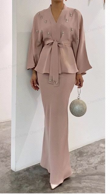 Dresses To Wear To A Wedding Modest, Party Sets Outfit, Elegant Dresses For Women Fashion, Baju Raya Ideas Fashion, Baju Raya Ideas Modern, Modern Tops For Women, One Set Outfit, Top Designs For Women, Dress Muslim Modern