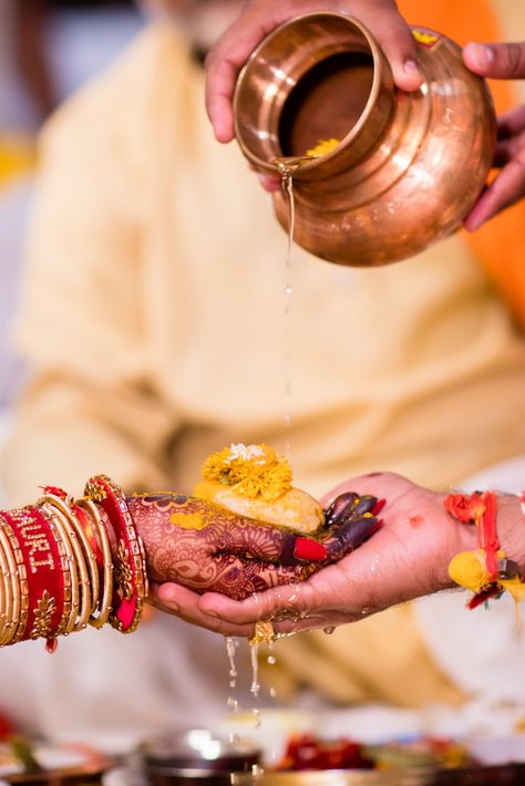 Marriage Hands Pictures, Indian Wedding Ceremony Photography, Wedding Images Hindu, Telugu Wedding Aesthetic, Wedding Pics Indian, Engagement Pics Indian, Shadi Photography, Sorry Brother, Hindu Wedding Photos