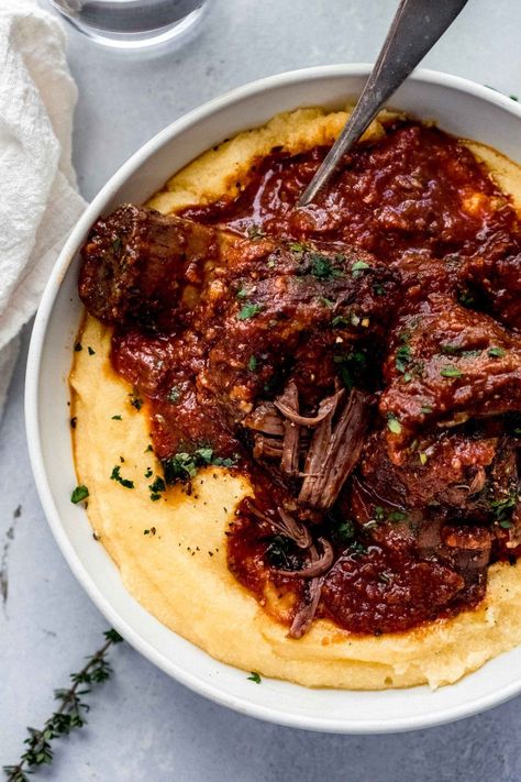 Easy to make ahead and then pop in the oven to cook, these red wine braised short ribs are the perfect, savory dinner party recipe. Short Ribs With Red Wine, Red Wine Braised Short Ribs, Wine Braised Short Ribs, Braised Short Ribs Recipe, Short Ribs Slow Cooker, Red Wine Recipe, Beef Short Rib Recipes, Wine Recipe, Short Ribs Recipe