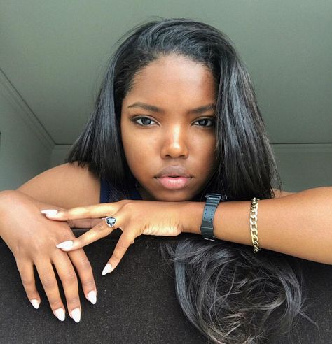 hairs oily but skin is flourishing ☀️ Ryan Destiny, Maquillage Yeux Cut Crease, Dark Skin Beauty, Oily Hair, Black Girls Hairstyles, Brown Skin, Black Is Beautiful, Hair Goals, Beauty Skin