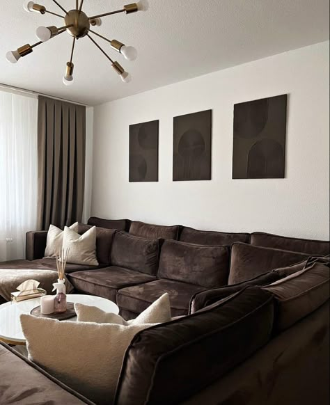 Dark Brown Sofa Living Room, Brown Sectional Living Room, Chocolate Living Rooms, Dark Brown Couch Living Room, Brown Furniture Living Room, Brown Sofa Living Room, Room Ideas Living Room, Brown Living Room Decor, Brown Couch Living Room