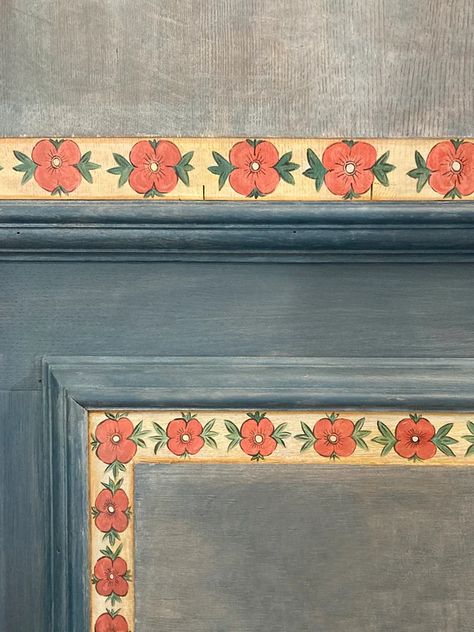 Folk Art Fireplace, Folk Art Doorway, Mini Mural Ideas, Folk Wall Painting, Painted Borders On Walls, Folk Bathroom, Scandi Dresser, Modern Folk Interior Design, Flower Mural Wall Paintings