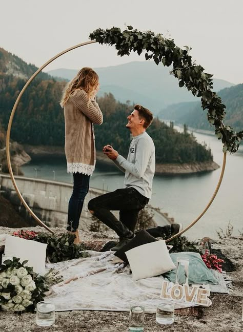 Engagement photography. Creative marriage proposal. Romantic wedding photo - @esthervaradin Cute Proposal Ideas, Proposal Pictures, Photos Frame, Proposal Photos, Romantic Proposal, Romantic Wedding Photos, Diy Boho, Wedding Proposals, Proposal Engagement