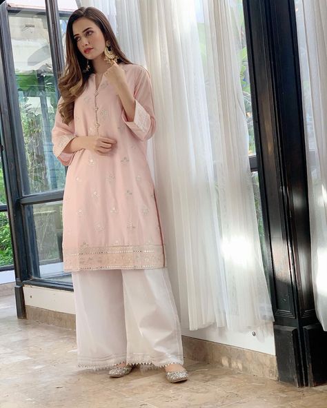 Sana Javed on Instagram: “💗🌸 . . . . . . . . 👠 @somaintl” Plazzo Designs, Plazo Designs, Sana Javed, Pakistani Fashion Casual, Pakistani Dresses Casual, Salwar Kamiz, Fashion Design Dress, Simple Pakistani Dresses, Stylish Dress Book