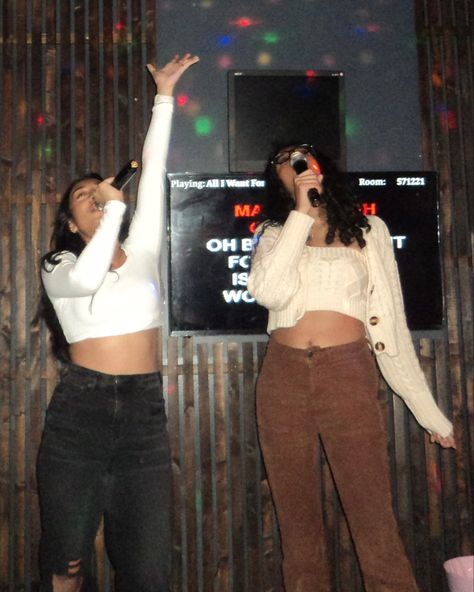 Karaoke Friends Aesthetic, Singing Karaoke Aesthetic, Karaoke Girls Night, 1950s Sleepover, Silly Friends Aesthetic, Going Out Friends Aesthetic, Going Out Aesthetic Friends, Singing With Friends Aesthetic, Silly Girl Aesthetic