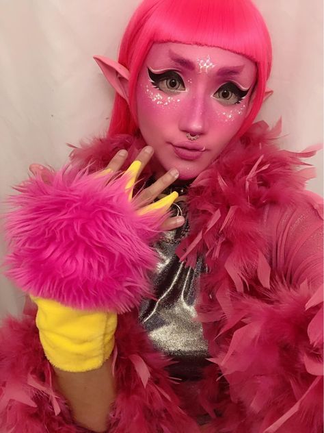 Alien Gyaru, Ishoku Hada Gyaru, Pink Alien Makeup, Cyberpop Aesthetic, Ishoku Hada, Decora Makeup, Pink Alien, Sci Fi Costume, Alien Makeup