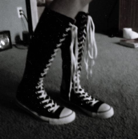 Gothic Graveyard, Knee High Converse, High Converse, Pin Icon, 2000s Emo, Emo Aesthetic, Girls Converse, Emo Girls, Emo Scene