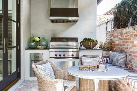 Small Patio with Wolf BBQ - Transitional - Deck/patio Small Patio Kitchen Ideas, Terrace Kitchen Ideas, Terrace Design Balcony, Brick Bench, Balcony Remodel, Small Bbq, Patio Grill, Small Terrace, Outdoor Patio Designs