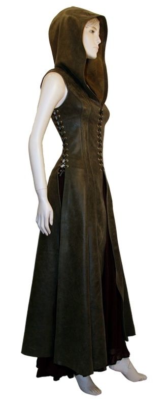 Leather medieval dress. This would be great for a gender swap Aragorn. Lady Ranger. Mode Steampunk, Tauriel, Ren Fest, Medieval Dress, Fantasy Costumes, Steampunk Fashion, Fantasy Clothing, Fantasy Fashion, Leather Dress