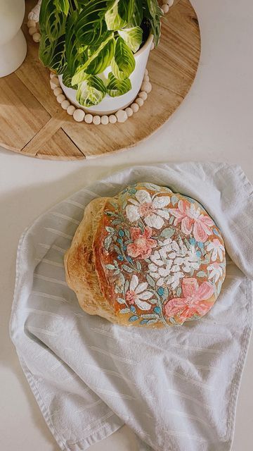 Sour Dough Painting, Bread With Design On Top, Painting On Bread Dough, Painting On Sourdough Bread, Sourdough Bread Paint, Painting On Sourdough, Painting On Bread, How To Paint Sourdough Bread, Bread Making Aesthetic