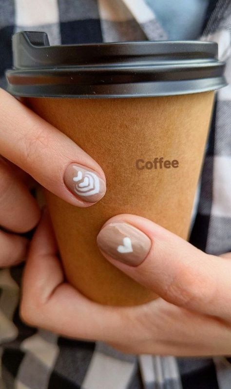 Latte art manicure 💅 Nails For Barista, Short Coffee Nails, Coffee Nails Designs Art Ideas, Coffee And Cream Nails, Coffe Nail Ideas, Latte Art Nails, Coffee Inspired Nails, Coffee Nail Designs, Latte Nail Art