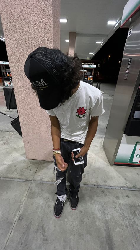 #streetfashion #fitinspiration Gasstation Photoshoot, Gas Station Pictures Instagram Black, Gas Station Aesthetic Photoshoot, Gas Station Flicks, Gas Station Photoshoot, Run Down Gas Station, Gas Station, Fitness Inspiration, Street Style