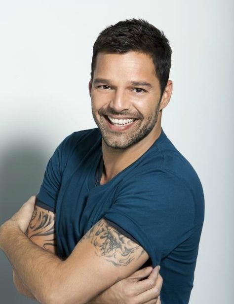 Your Daily Dose of Ricky Martin — POTD December 28, 2015 90s Music Artists, True Roots, Motherhood Encouragement, Hunks Men, Porto Rico, Ricky Martin, Famous Men, Paul Walker, Good Smile