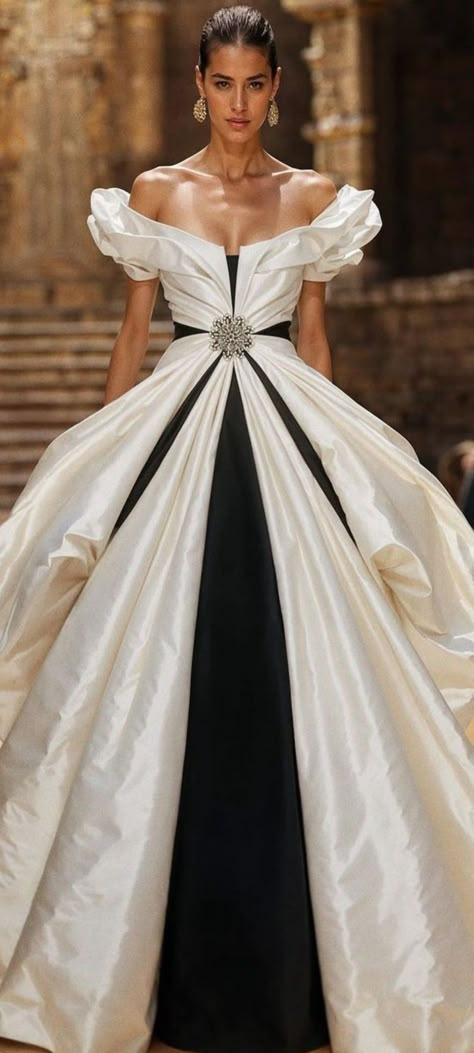 Saiid Kobeisy, Voluminous Skirt, Runway Fashion Couture, Taffeta Dress, Couture Details, Pretty Prom Dresses, Gala Dresses, Glam Dresses, Event Dresses