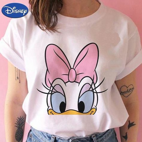 Daisy Duck Party, Hipster Clothes, Duck Party, Fabric Paint Shirt, Disney Clothing, T Shirt Branca, Hand Painted Clothing, Trendy Shirt Designs, Paint Shirts