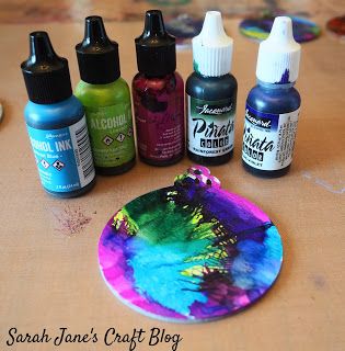 Alcohol Ink Ornaments Diy, Diy Alcohol Ink Ornaments, Alcohol Ink On Wood, Acrylic Pour Ornaments, Alcohol Ink Christmas Ornaments, Acrylic Pour Painting Christmas Ornaments, Alcohol Ink Ornaments, Wooden Ornaments Diy, Ink Ornaments