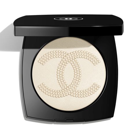 Shop LES SYMBOLES DE CHANEL LES PERLES OVERSIZE ILLUMINATING POWDER and discover more Makeup at CHANEL.com. Shop now and enjoy complimentary samples. Chanel Highlighter, Strings Of Pearls, Alcohol Free Mouthwash, Chanel Les Beiges, Too Faced Bronzer, Chanel Store, Gabrielle Chanel, Chanel Beauty, Gold Chanel