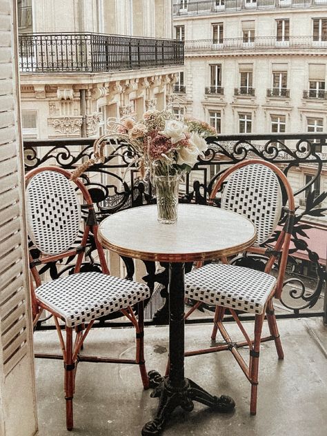 Parisian Balcony, Ideas Terraza, Paris Bistro, French Balcony, Parisian Bistro, Design Café, Home Balcony, Bistro Style, Table Bistrot