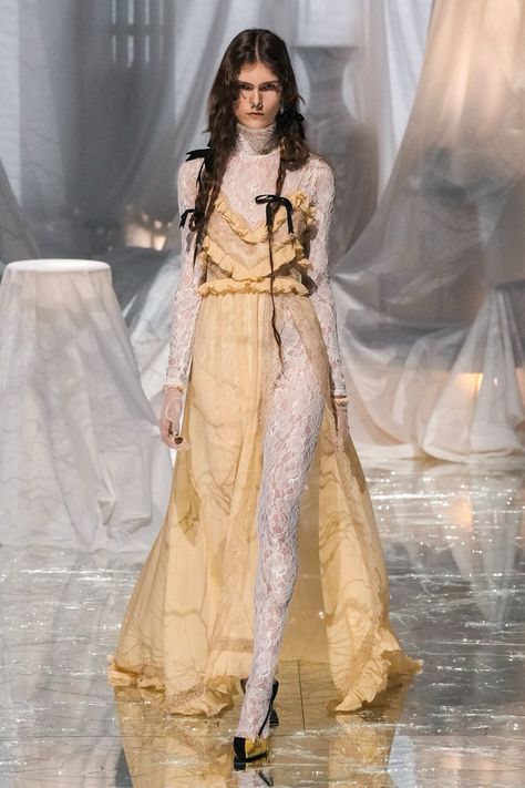 Valentino Spring 2025 Ready-to-Wear
https://www.vogue.com/fashion-shows/spring-2025-ready-to-wear/valentino/slideshow/collection#26 Couture 2014, Valentino Runway, Valentino Haute Couture, Valentino Fashion, Valentino Couture, Spring 2025, Alessandro Michele, Fashion Hub, Sophia Loren