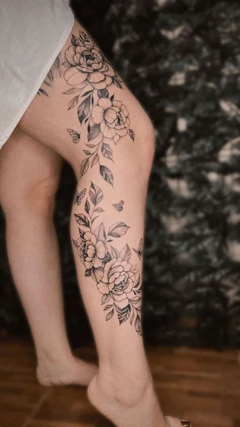 Leg Sleeves For Females Flowers, Floral Leg Sleeve, Leg Sleeve Tattoos Female, Floral Leg Tattoo, Side Leg Tattoo, Flower Leg Tattoos, Tattoo Perna, Tattooed Man, Wrap Around Tattoo