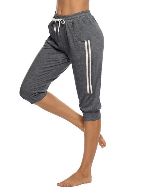 Womens Capri Sweatpants Pants Cropped Jogger Running Pants Lounge Loose Fit Drawstring Waist with Side Pockets Trendy Sweatpants Outfit, Comfy Workout Outfits, Outfits Sweatpants, Capri Sweatpants, Sweatpants Outfits, Jogger Pants Outfit, White Sweatpants, Sweatpants Style, Gym Clothes Women