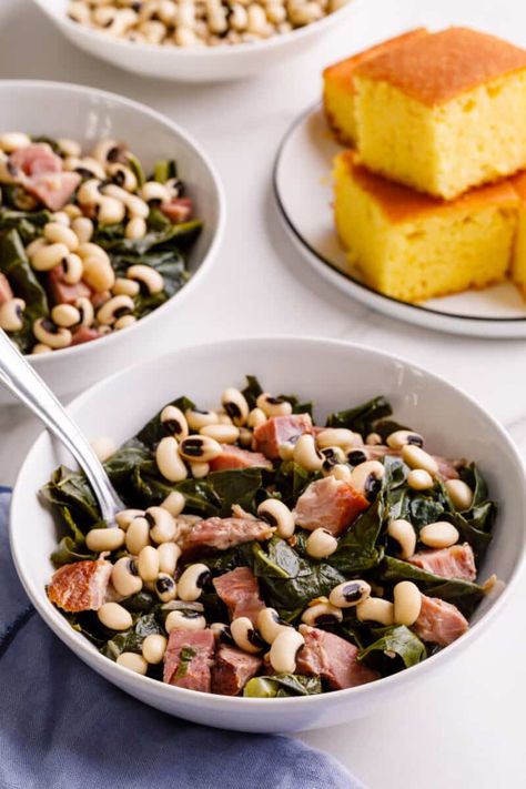 This Southern Black-Eyed Peas recipe is an old-fashioned favorite, and it’s especially popular for ushering in the New Year. Here’s how to make black-eyed peas the authentic way! If you live in the South, you know that black-eyed peas are a New Year’s tradition. They say that eating black-eyed peas on the first day of… The post Black-Eyed Peas appeared first on All Things Mamma. Good Luck Soup Recipe, Soup Ham, Homemade Gravy For Biscuits, Greens Recipes, Blackeyed Peas, Black Eyed Peas Recipe, Ham Hocks, Spiral Sliced Ham, Recipes Vegetables