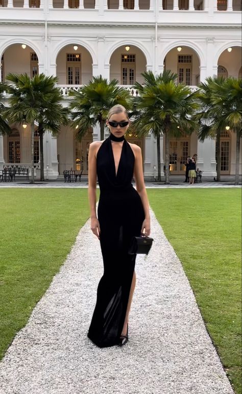 Long Black Dress Wedding Guest, Black Dress Code Wedding, Classy Going Out Outfits, Dress Code Wedding, Bridal Shower Outfit, New Years Eve Dresses, Eve Dresses, Prom Dress Inspiration, New Years Eve Outfits