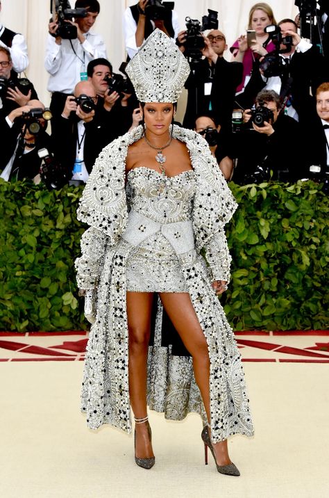 Rihanna’s Best Met Gala Red Carpet Looks Over the Years | Vogue Best Met Gala Looks, Looks Rihanna, Chloë Sevigny, Met Gala Outfits, Met Gala Dresses, Gala Dress, Winter Weekend, Gala Outfit, Charles James