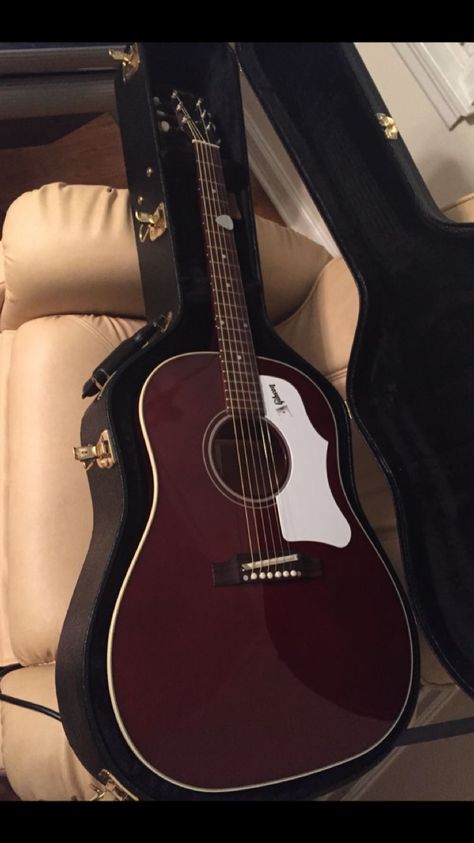 Gibson J45, Black Acoustic Guitar, Acoustic Guitar Photography, Learn Guitar Chords, Musician Photography, Acoustic Guitar Music, Guitar Photos, Guitar Obsession, Guitar Acoustic