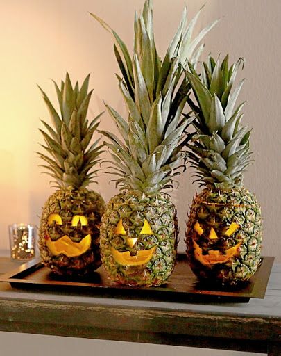 Carved Pumpkins Ideas Creative Unique, Halloween Town Decorations, Pineapple Carving, Tropical Halloween, Halloween Door Decorations Classroom, Halloween Decorations Apartment, Disney Pumpkin Carving, Halloween Kitchen Decor, Pumkin Carving