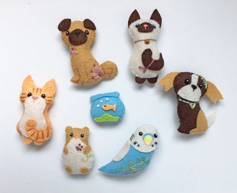 Portrait Ornaments, Hamster Pet, Felting Crafts, Handmade Kids Toys, Felt Toys Patterns, Felt Animal Patterns, Felt Ornaments Patterns, Small Stuffed Animals, Hand Embroidery Kit