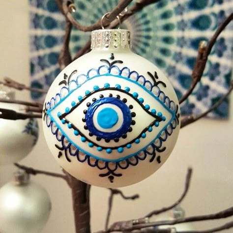 Evil Eye Christmas Ornament, Evil Eye Christmas Tree, Evil Eye Pumpkin, Evil Eye Ornament, Mezuzah Craft, Cartoon Christmas Tree, Evil Eye Art, String Wall Art, Eye Decor