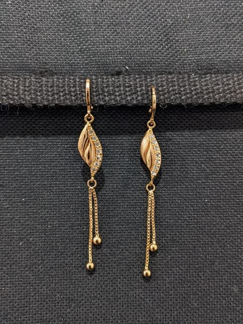 Simple Earing Designs Gold, Best Gold Earrings Design, Small Hangings Gold Earrings, Simple Gold Bridal Earrings, Gold Earrings Hanging, Long Earrings Gold Indian, Gold Chain Earrings Designs, Gold Jewelry Fashion Earrings, Long Drop Earrings Gold