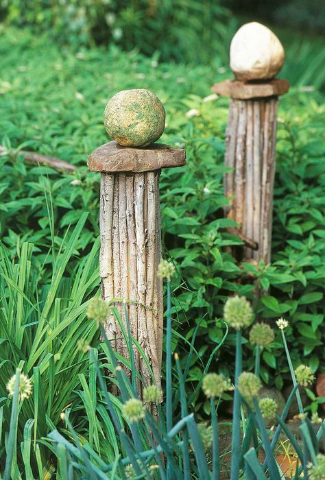 Pot Art, Garden Posts, Garden Art Sculptures Diy, Have Inspiration, Garden Art Projects, Garden Art Crafts, Garden Yard Ideas, Unique Gardens, Garden Art Sculptures