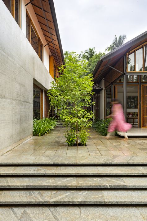 Gallery of Traditional Affinity House / Thought Parallels - 1 Thought Parallels, Entrance Steps, Tropical Houses Architecture, Kerala Architecture, Tropical Beach Houses, Eco Homes, Asian House, Living In Dubai, Tropical Architecture