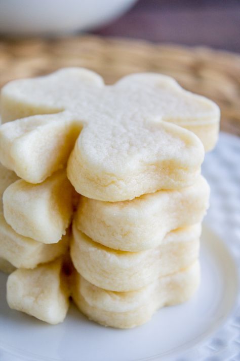 The SOFTEST Sugar Cookies of Your Life (That Hold Their Shape) from The Food Charlatan Imperial Margarine Cookies, Softest Sugar Cookies, Flavorful Cookies, Almond Sugar Cookie Recipe, Up Cookies, Soft Sugar Cookie Recipe, Weight Watcher Desserts, Citrus Cake, Coconut Extract