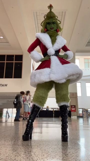 The Grinch Whos, Grinch Halloween, Grinch Costumes, Girls Christmas Party, Xmas Costumes, Christmas Pageant, Merry Grinchmas, Holloween Costume, Holiday Costumes