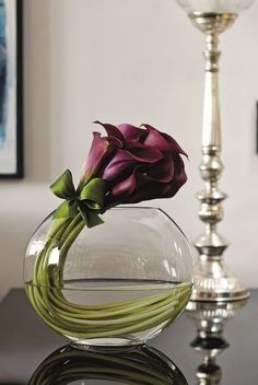 Four Takes on Modern Floral Arrangements - Orchard Nursery Dekoratívne Vence, Modern Flower Arrangements, Calla Lilies, Deco Floral, Modern Flower, Simple Flowers, Arte Floral, Calla Lily, Ikebana