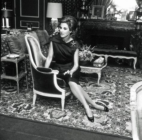 Babe Paley, New York, USA - 03 Jul 1963 Babe Paley, Harry Truman, Truman Capote, Yellow Suit, New York Homes, Slim Aarons, Richard Avedon, Naomi Watts, Bad Blood