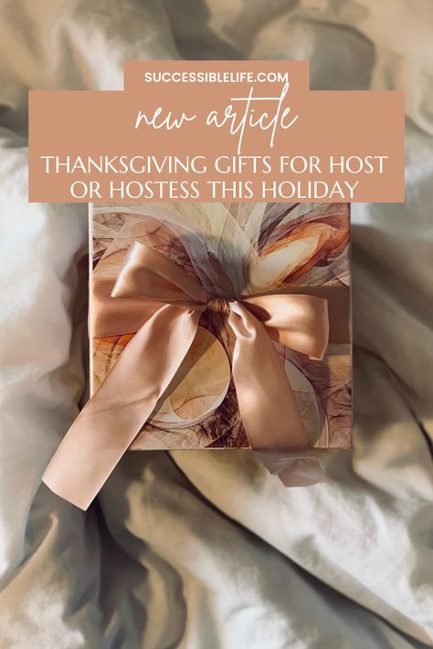 Headed to a Thanksgiving party but don't know what to bring? We have the perfect gifts that your host/hostess will love ! 🦃 🤎 Thanksgiving Hostess Gift Ideas, Gifts For Hostess, Thanksgiving Gift Basket, Diy Hostess Gifts, Holiday Cookie Gift, Friendsgiving Feast, Cookie Gift Baskets, Hostess Gifts Thanksgiving, Thanksgiving Dinner Table