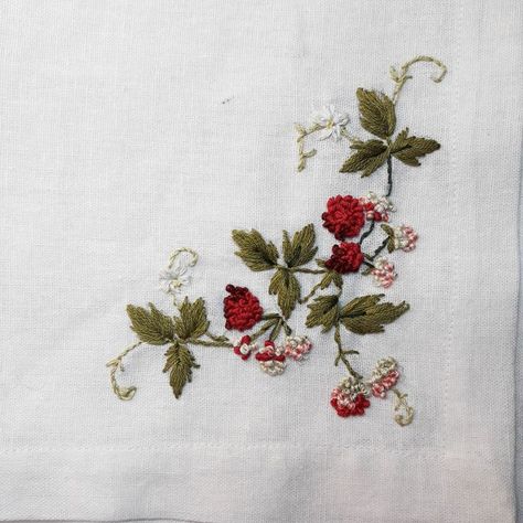 French knot embroidery Knot Embroidery, French Knot Embroidery, French Knot, Embroidery And Stitching, Lace Design, Raspberry, Knot, Embroidery, Sewing