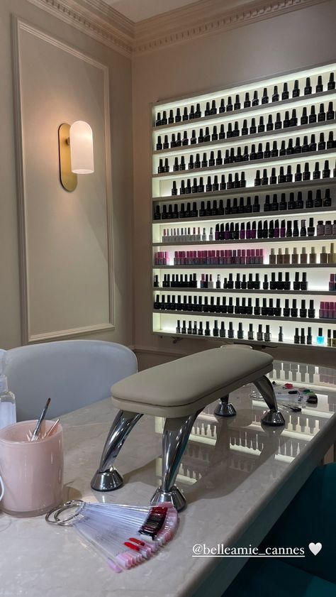 Nail Job Aesthetic, Nail Tech Station At Home, Luxury Nail Salon, Beauty Job, Elite Nails, Nail Organization, 2025 Moodboard, Nail Room Ideas, Tech Room