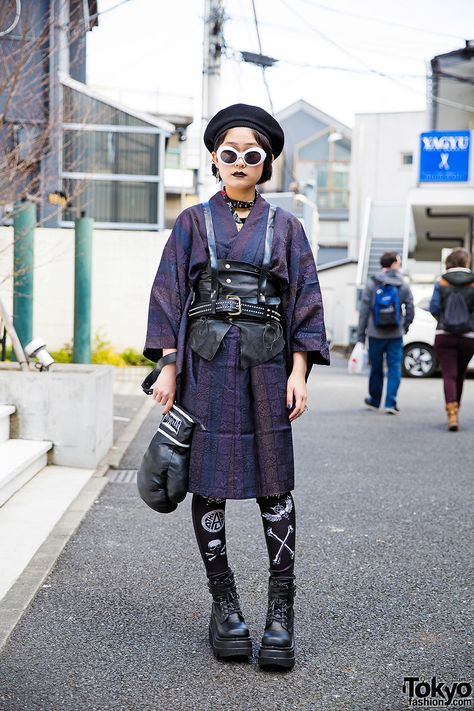 absolutely AMAZING (punk?) style, w/ a harness over her kimono. previous looks that were just as AWESOME: (1) https://www.pinterest.com/pin/92675704808753770/ (2) https://www.pinterest.com/pin/92675704809233462/ (3) https://www.pinterest.com/pin/92675704809953976/ (4) https://www.pinterest.com/pin/92675704809302401/ ... Moeka, 15 years old, student, model | 16 April 2016 | #Fashion #Harajuku (原宿) #Shibuya (渋谷) #Tokyo (東京) #Japan (日本) Japan Fashion 2022, Haori Street Style, Harness Street Style, Harajuku Fashion Colorful, Street Style Kimono, 20s Outfit, Street Japan, Women Office Outfits, Work Outfits Frauen