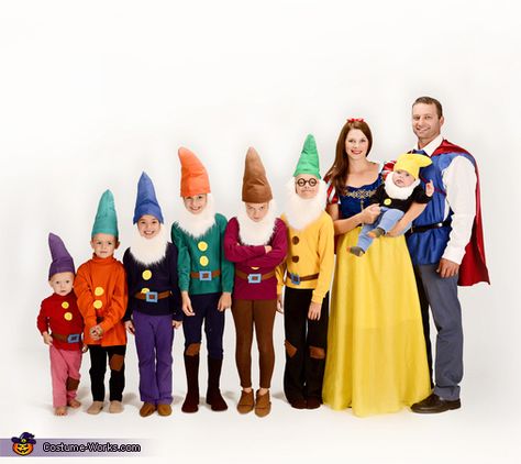 Snow White and the Seven Dwarfs - 2013 Group Halloween Costume Contest via @Costume Works Snow White And Dwarfs Family Costume, Seven Dwarves Costume, Seven Dwarfs Costume Group, 7 Dwarfs Costume, Seven Dwarfs Costume, Sette Nani, Snow White Costume, Homemade Costume, Costume Works