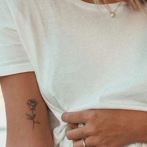 Small Tattoo Ideas For Women, Tiny Tattoos For Women, Rose Tattoos For Women, Small Rose Tattoo, Petite Tattoos, Chest Tattoos For Women, Bff Tattoos, Small Tattoo Ideas, Tattoo Ideas For Women