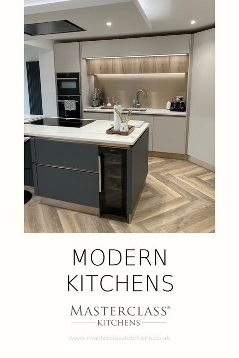 Modern Contemporary Kitchen Design, Luxurious Kitchens, British Kitchen, Modern Contemporary Kitchen, Kitchen Design Styles, Modern Kitchen Ideas, Handleless Kitchen, Kitchen Manufacturers, Kitchen Showroom