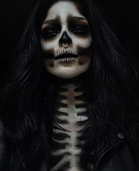 Grim Reaper Makeup, Female Grim Reaper, Lora Arellano, Grim Reaper Costume, Creepy Halloween Makeup, Low Rider Girls, Halloween Makeup Diy, Skeleton Makeup, Awesome Makeup