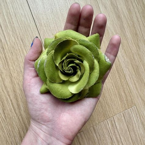 Green Rose Hair Accessory Floral Whimsigoth Fairy Boho Festival Prom Fantasy

#greenrose
#prom
#whimsigoth
#fairycore
#fairy Whimsigoth Fairy, Fairycore Fairy, Rose Hair, Floral Accessories, Green Rose, Boho Festival, Women's Hair, Fairy Core, Hair Accessories For Women